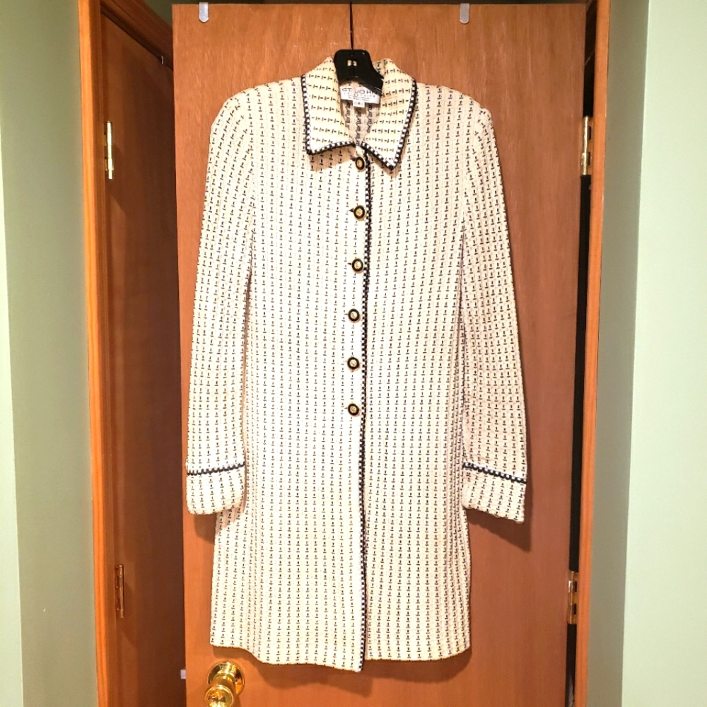 St John white and black walking jacket